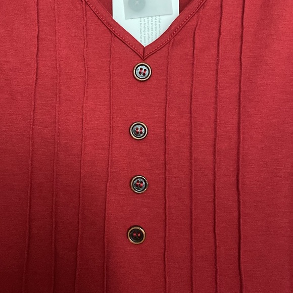 BloomChic V Neck T - Picture 2 of 6